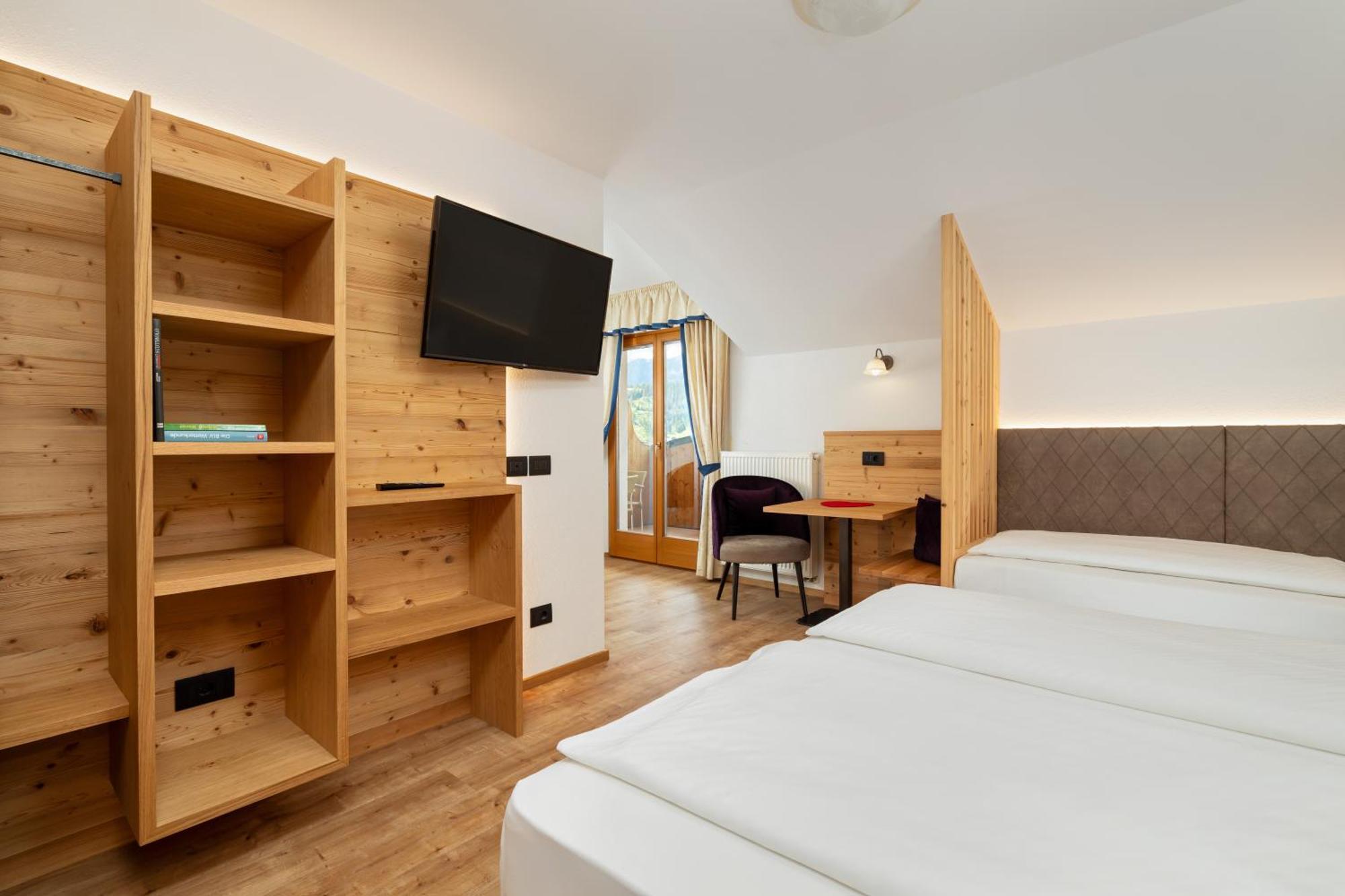 Hotel Alpenrose Dolomites لا فالي المظهر الخارجي الصورة