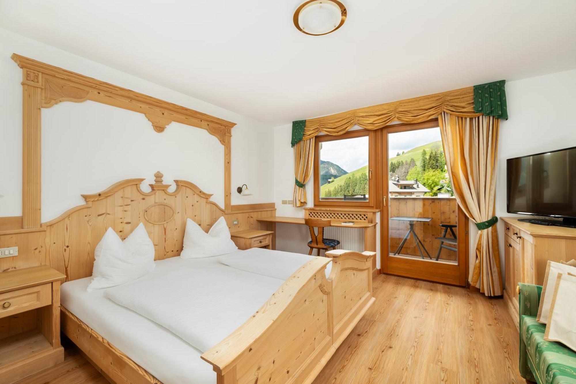 Hotel Alpenrose Dolomites لا فالي المظهر الخارجي الصورة